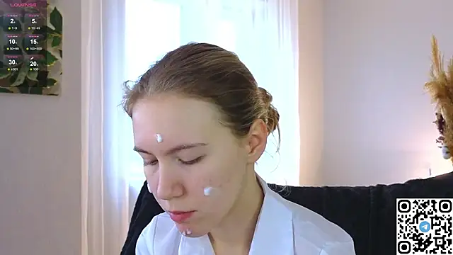 Snapshot of Succubelle chatting on 10.21.25 Succubelle online show from 10.21.25