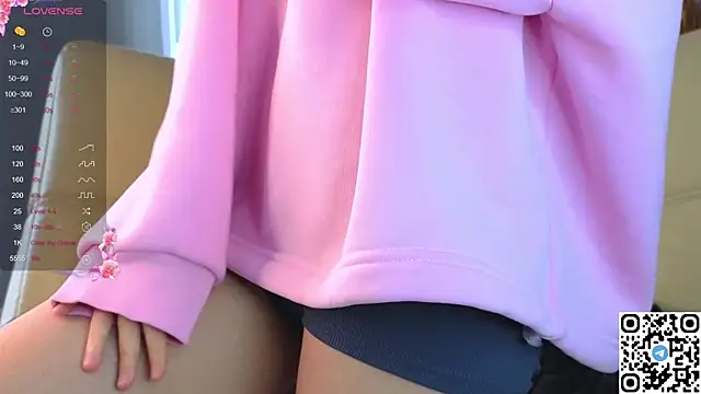 Snapshot of Succubelle chatting on 10.27.25 Succubelle online show from 10.27.25