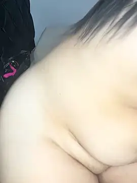 Snapshot of Yasmine__Hayat chatting on 10.29.25 Yasmine Hayat online show from 10.29.25