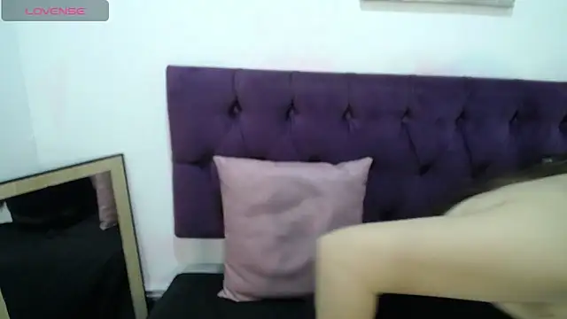 Snapshot of SofiaKitty-love chatting on 10.08.25 SofiaKitty-love online show from 10.08.25