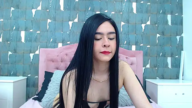 Snapshot of PaolaSanz chatting on 11.08.25 PaolaSanz online show from 11.08.25