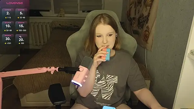 OliviaBlade online show from 10.18.25