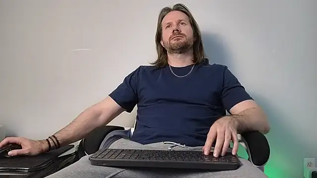 AlbinoAdonis online show from 12.19.25