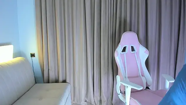 Snapshot of dreamoraa chatting on 09.14.25 dreamoraa online show from 09.14.25