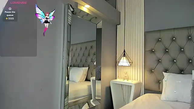 LunaBloomn online show from 11.11.25