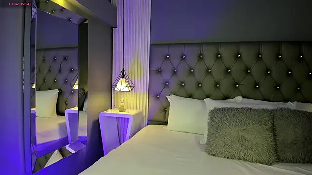 LunaBloomn online show from 11.24.25