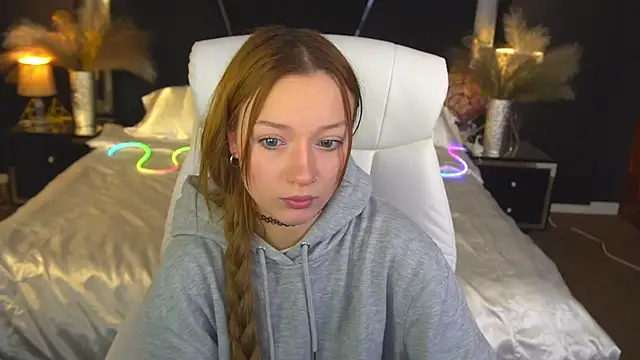 FoxyMayy online show from 11.30.25