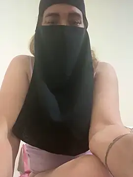 Snapshot of Wild-Nayra chatting on 10.05.25 Wild-Nayra online show from 10.05.25