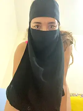 Snapshot of Wild-Nayra chatting on 10.08.25 Wild-Nayra online show from 10.08.25