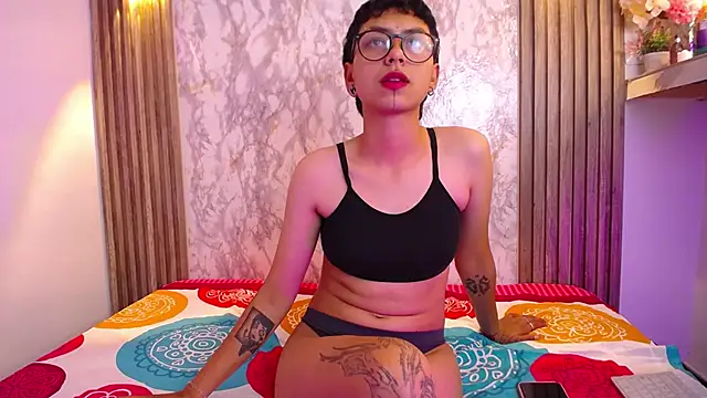 Tomie Lee online show from 09.15.25