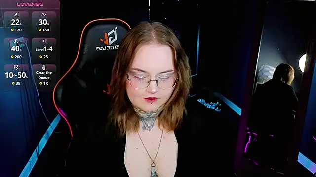 Alice Linger online show from 09.14.25