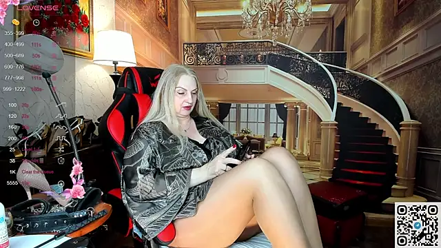 Nina Devillle online show from 05.25.26