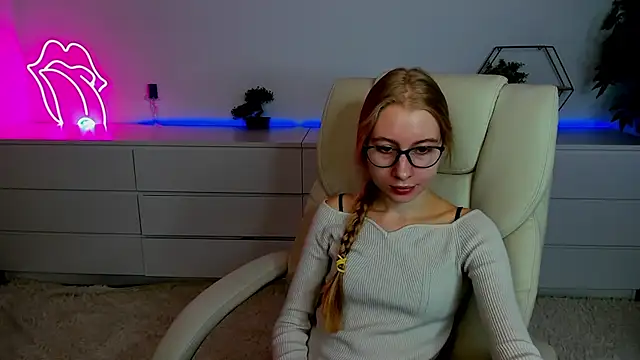 Alina Blonde online show from 09.25.25