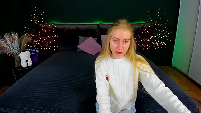 Alina Blonde online show from 10.30.25