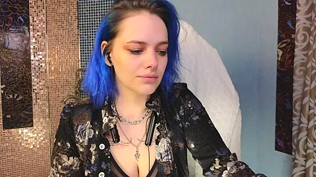 Snapshot of Eniferi chatting on 09.28.25 Eniferi online show from 09.28.25