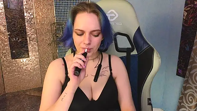 Snapshot of Eniferi chatting on 11.09.25 Eniferi online show from 11.09.25