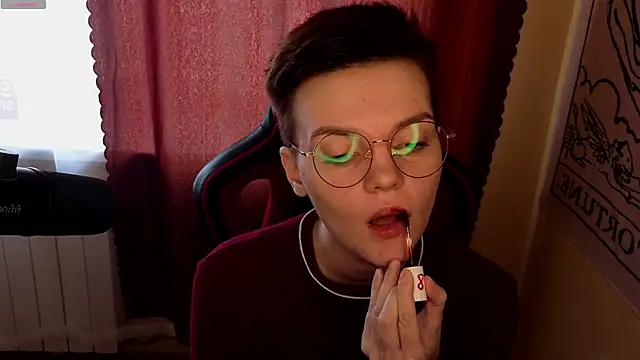 KrisNeal online show from 10.05.25