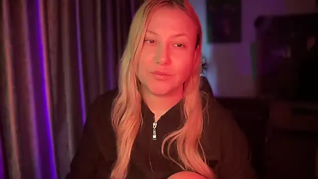 BikiHellena online show from 11.16.25