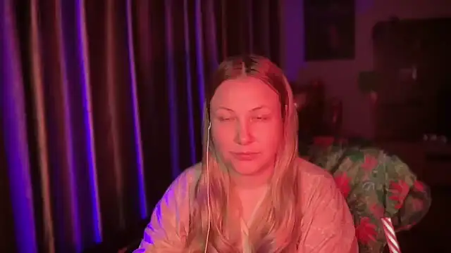 BikiHellena online show from 04.30.26