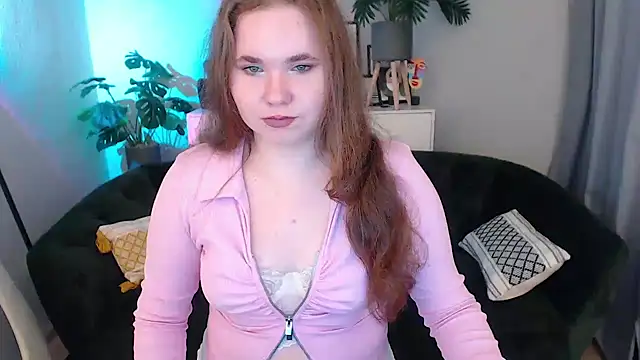Snapshot of Sireen_Kiss chatting on 09.15.25 Sireen Kiss online show from 09.15.25