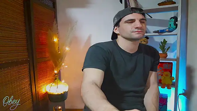 Snapshot of ObeyLust chatting on 09.26.25 ObeyLust online show from 09.26.25