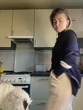 Snapshot of MartaLuna_ chatting on 02.04.26 MartaLuna online show from 02.04.26