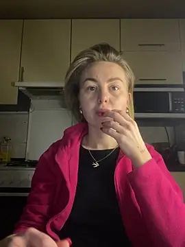 Snapshot of MartaLuna_ chatting on 02.22.26 MartaLuna online show from 02.22.26