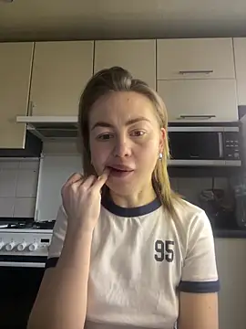 Snapshot of MartaLuna_ chatting on 02.25.26 MartaLuna online show from 02.25.26