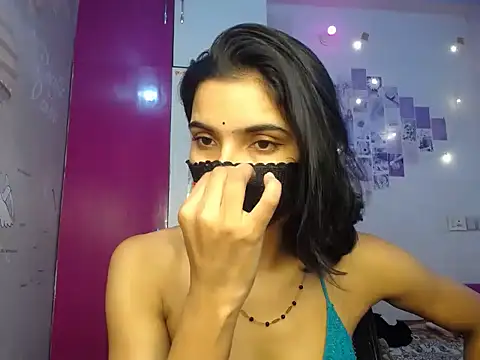 Snapshot of Sweetangle24 chatting on 10.04.25 Sweetangle24 online show from 10.04.25