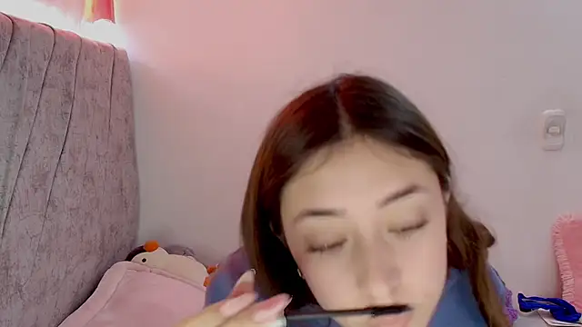 Snapshot of kimmy_vegga2 chatting on 10.15.25 kimmy vegga2 online show from 10.15.25