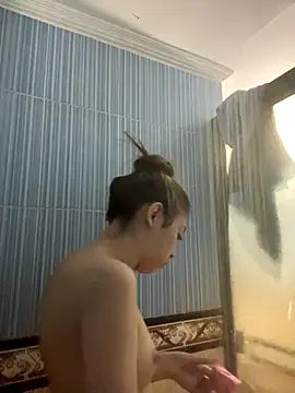 Snapshot of kimmy_vegga2 chatting on 10.28.25 kimmy vegga2 online show from 10.28.25