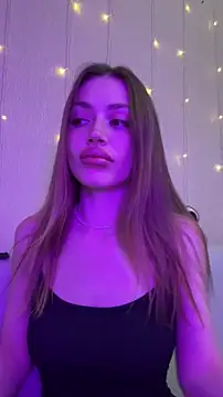 Elizabeth Tay online show from 12.19.25