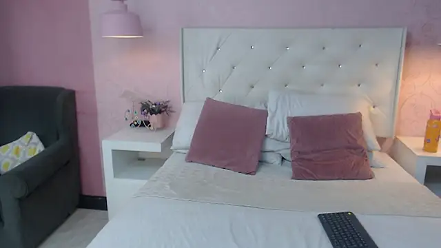 NatashaLimaa online show from 10.06.25