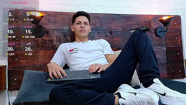 JhosuaVega online show from 11.12.25