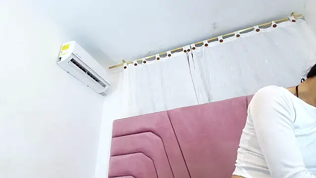 miajhonsonx online show from 03.31.26