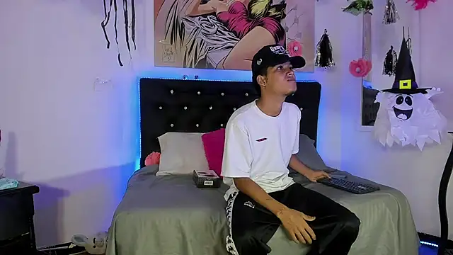 xxKamadevaxx online show from 10.23.25