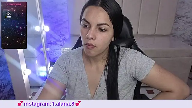 Snapshot of Mialover_v chatting on 10.01.25 Mialover v online show from 10.01.25