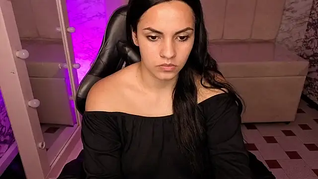 Snapshot of Mialover_v chatting on 10.05.25 Mialover v online show from 10.05.25