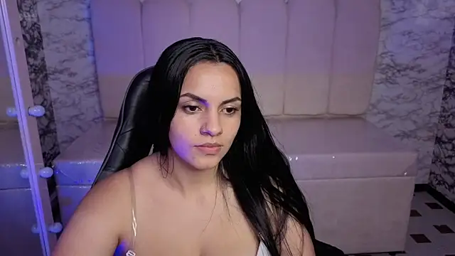 Snapshot of Mialover_v chatting on 10.10.25 Mialover v online show from 10.10.25