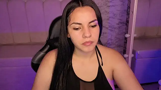 Snapshot of Mialover_v chatting on 10.10.25 Mialover v online show from 10.10.25