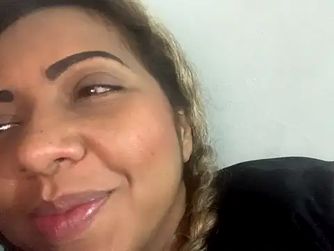 Snapshot of RochyKasdelan chatting on 10.30.25 RochyKasdelan online show from 10.30.25