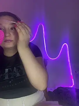 Emma  Fox  online show from 10.18.25