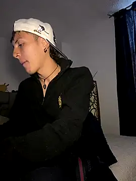 NaytonFreeman online show from 10.06.25