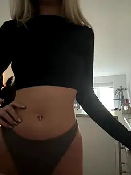 Snapshot of IceEyesUK chatting on 09.26.25 IceEyesUK online show from 09.26.25