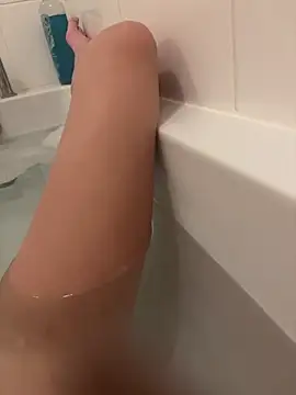 Snapshot of IceEyesUK chatting on 10.23.25 IceEyesUK online show from 10.23.25