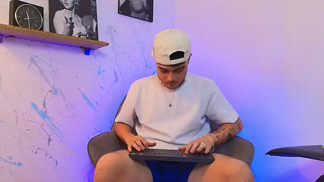 Snapshot of SALVATORE_MULLER1 chatting on 10.20.25 SALVATORE MULLER1 online show from 10.20.25