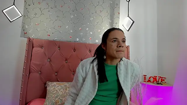 rhianna-coral online show from 09.14.25