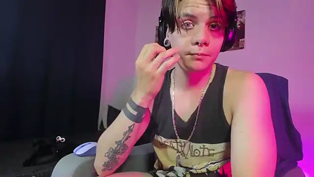 Snapshot of Jerry_Cole chatting on 10.07.25 Jerry Cole online show from 10.07.25