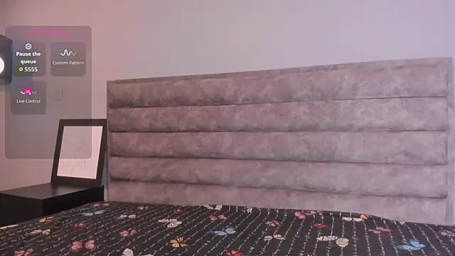 Snapshot of Aliciabloom chatting on 10.13.25 Aliciabloom online show from 10.13.25