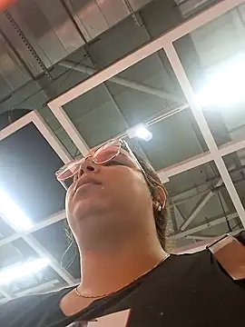 Snapshot of Aliciabloom chatting on 10.28.25 Aliciabloom online show from 10.28.25